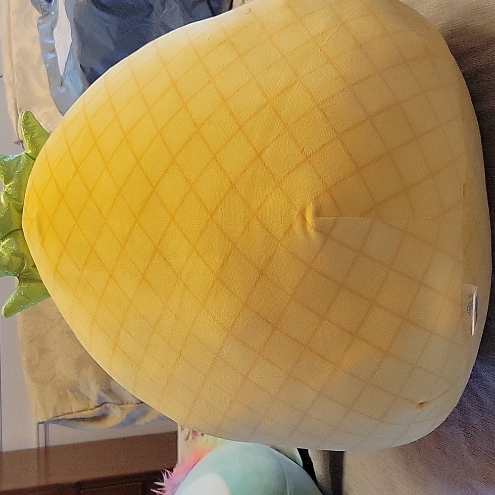 SQUISHMALLO Maui the Pinapple - Picture 4 of 8